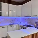 Luxury 304 - Next To Center Apartman *