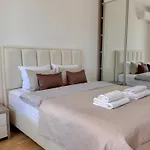 Luxury 304 - Next To Center Apartament