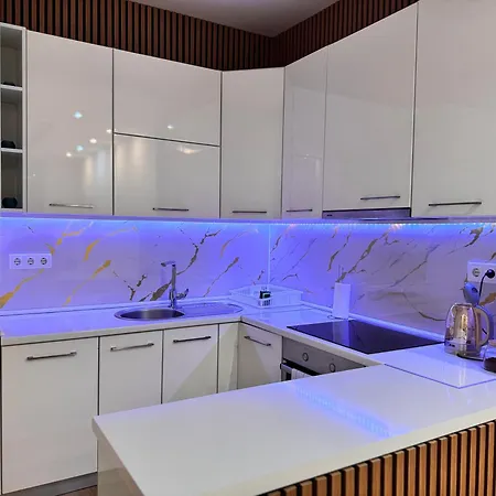 Luxury 304 - Next To Center Apartment *