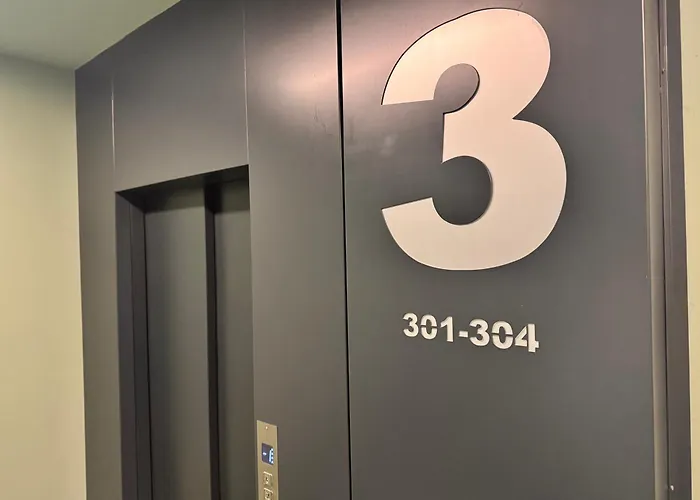 Luxury 304 - Next To Center Apartment *