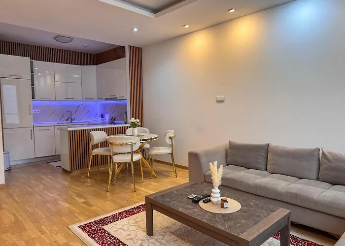 Luxury 304 - Next To Center Apartment *