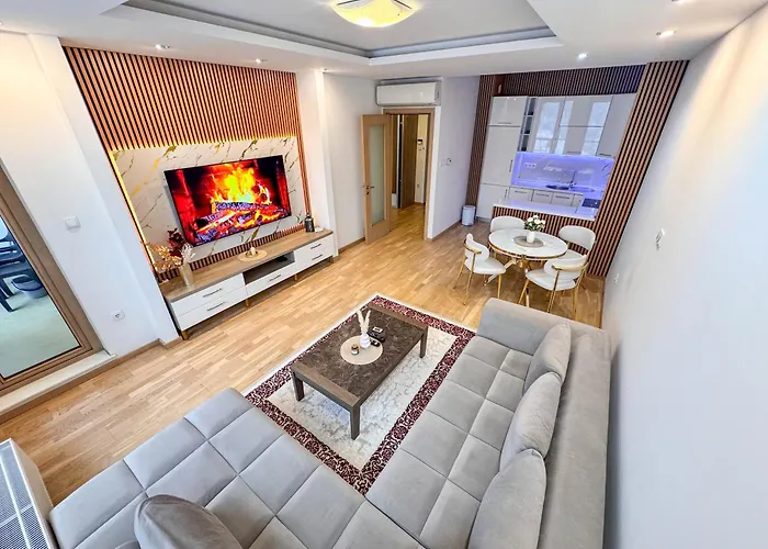 Luxury 304 - Next To Center Apartment