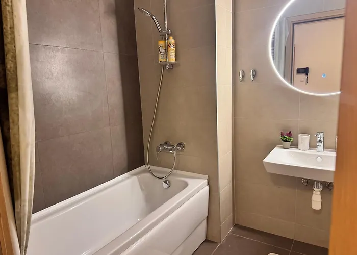 Luxury 304 - Next To Center Apartment